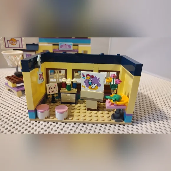 Lego Friends 41005 Heartlake High School Building Set